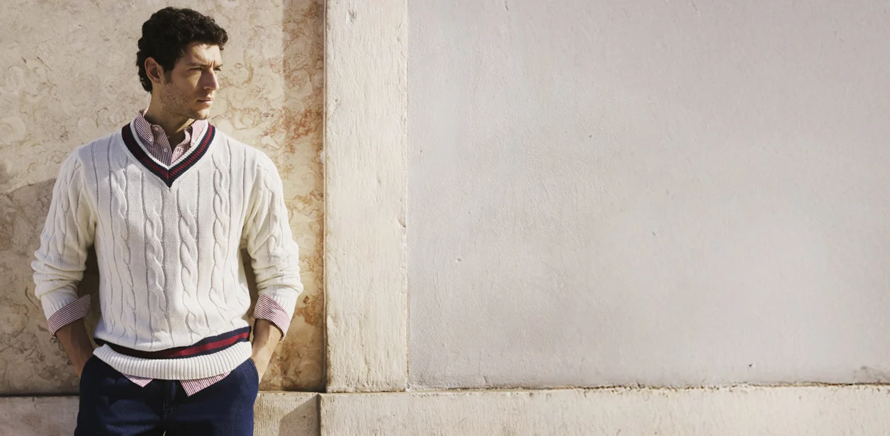 Luxusní svetr s výstřihem do V se spoustou detailů