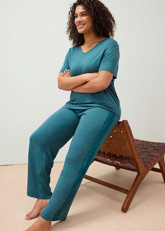 Pyžamo s viskózou a krajkou zelený pepř